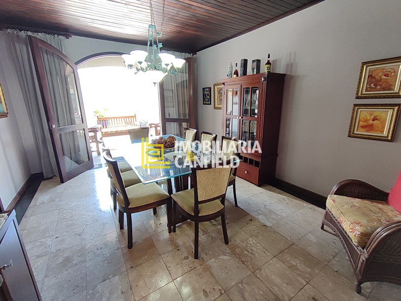 Lindíssima Casa na Costeira - Rua Visconde de Nácar-12